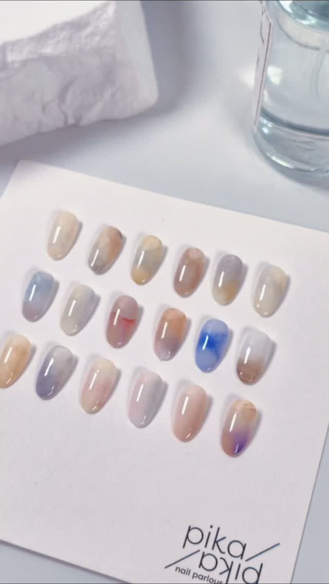 A bespoke floral nail art set by Pikapika